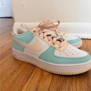 Size 7 Nike Air Force 1 - Women’s